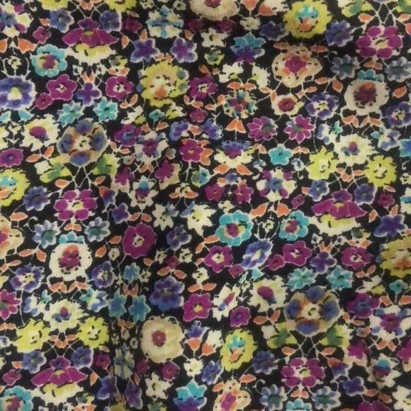 AA Twist Tie Crop Top - Picture 3 of 4